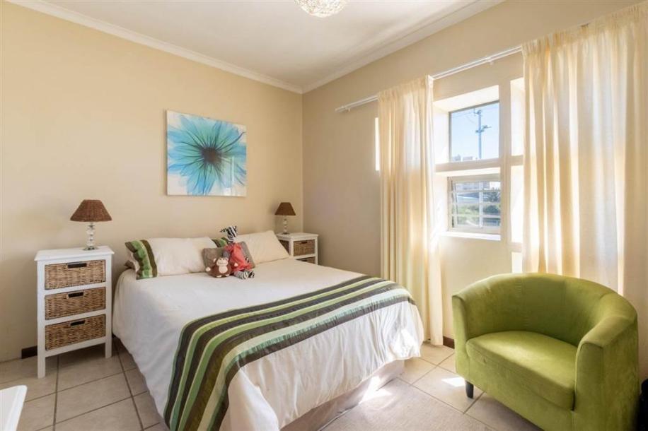 1 Bedroom Flat in Strand Central-2