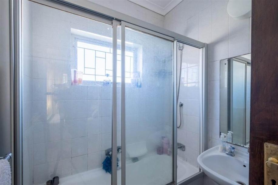 1 Bedroom Flat in Strand Central-5