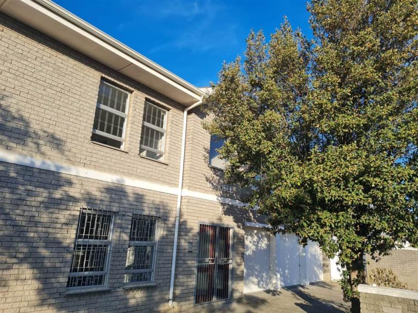 1 Bedroom Flat in Strand Central-8