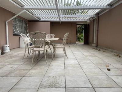 4 Bedroom House in Gonubie-17