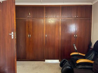 4 Bedroom House in Gonubie-7