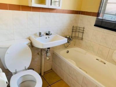 2 Bedroom Townhouse in Doornpoort and surrounds-9