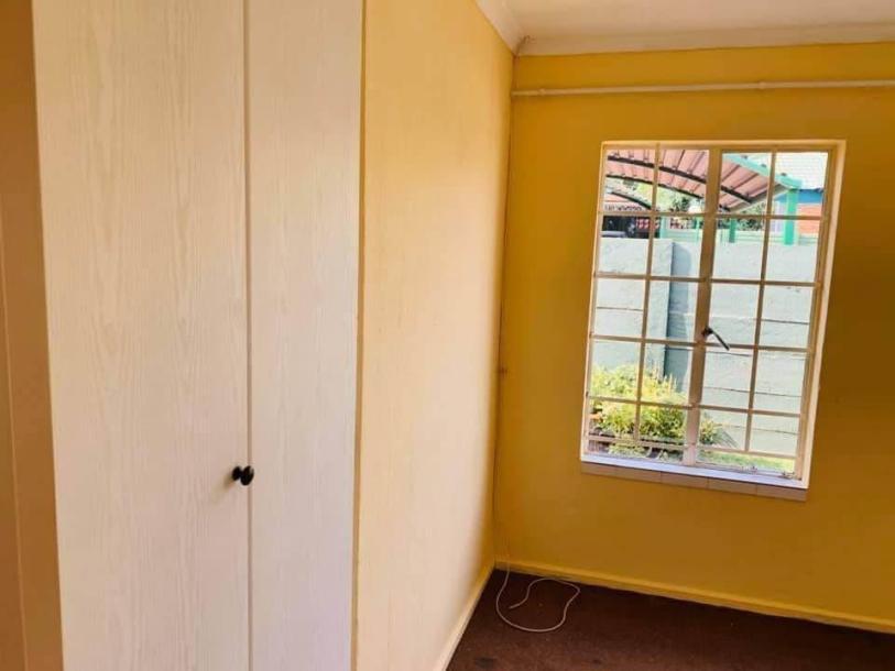 2 Bedroom Townhouse in Doornpoort and surrounds-1