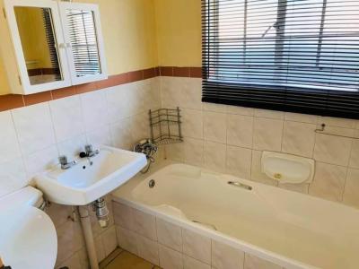 2 Bedroom Townhouse in Doornpoort and surrounds-4