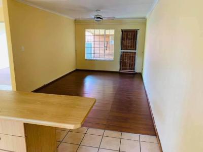 2 Bedroom Townhouse in Doornpoort and surrounds-5
