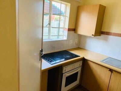 2 Bedroom Townhouse in Doornpoort and surrounds-6