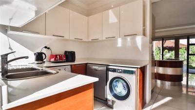 6 Bedroom House in Izinga Park-9