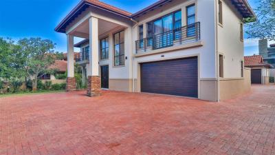 6 Bedroom House in Izinga Park-1