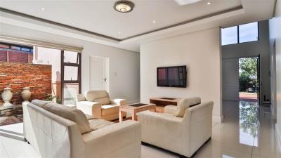 6 Bedroom House in Izinga Park-4