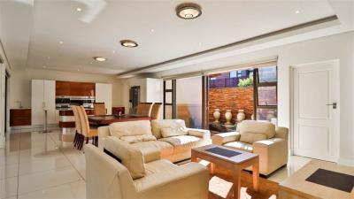 6 Bedroom House in Izinga Park-5