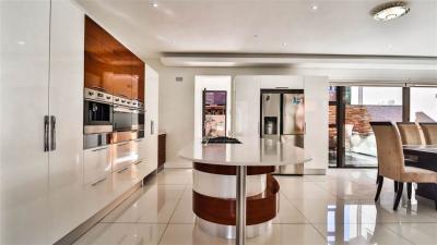 6 Bedroom House in Izinga Park-7