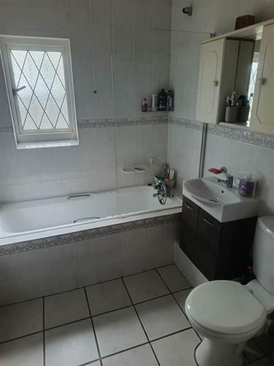 3 Bedroom House in Vincent-9