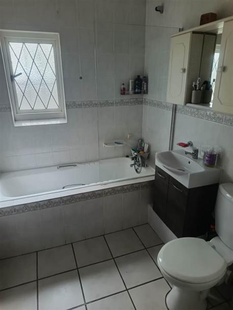 3 Bedroom House in Vincent-9