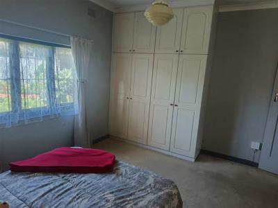 3 Bedroom House in Vincent-11