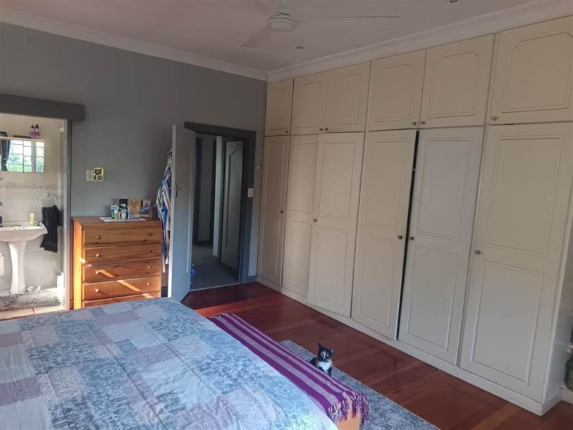 3 Bedroom House in Vincent-12