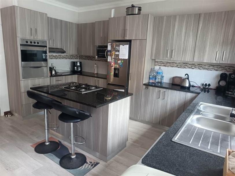 3 Bedroom House in Vincent-1