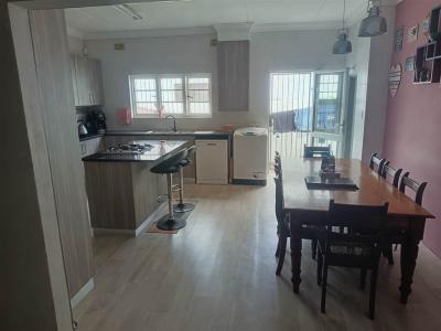 3 Bedroom House in Vincent-2