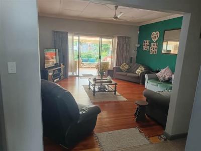 3 Bedroom House in Vincent-8