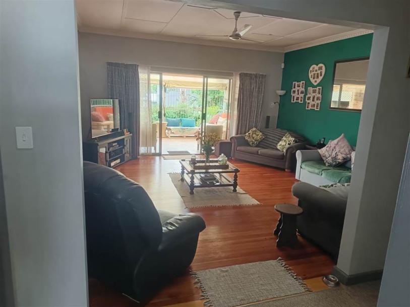 3 Bedroom House in Vincent-8