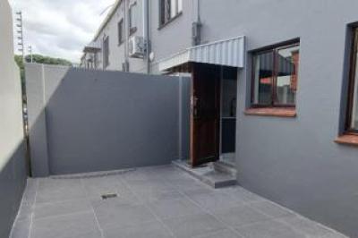 2 Bedroom Townhouse for Sale in Essenwood