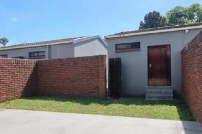 2 Bedroom Townhouse for Sale in Essenwood