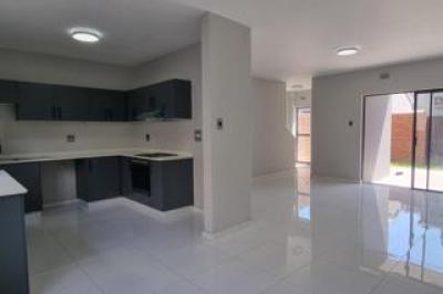 2 Bedroom Townhouse for Sale in Essenwood