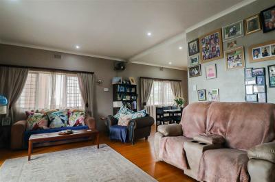 3 Bedroom House in Northdene-7