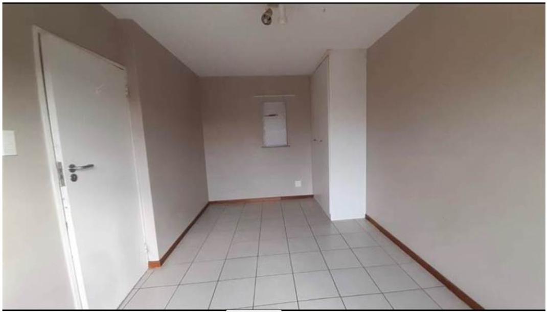 2 Bedroom Flat in Braamfontein Werf-2