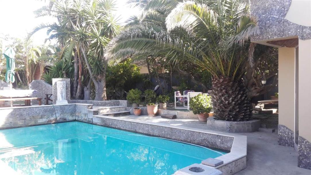 2 Bed Cluster in Bloubergstrand-0