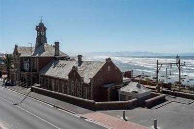 2 Bedroom Apartment in Muizenberg