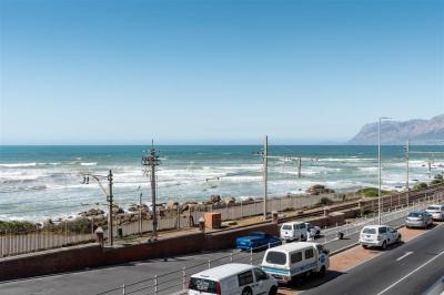 2 Bedroom Apartment in Muizenberg