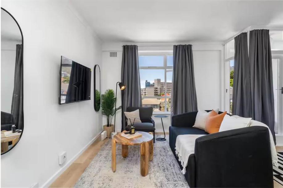1 Bedroom Apartment in Green Point-0