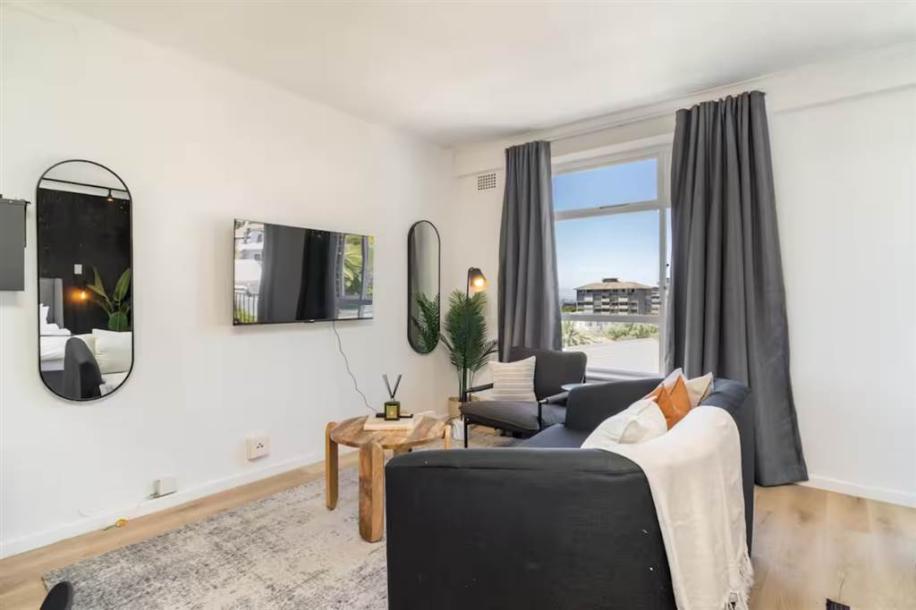 1 Bedroom Apartment in Green Point-2