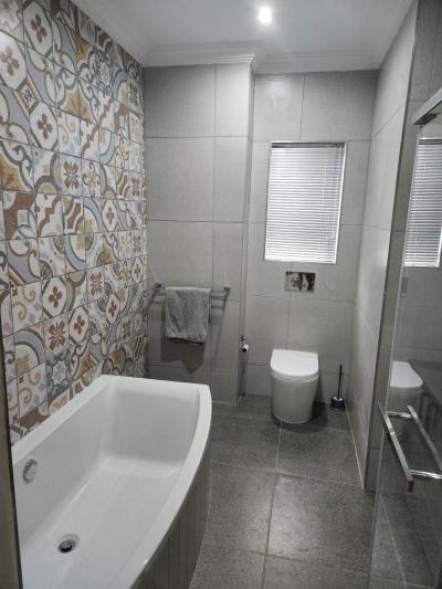 5 Bedroom House in Blue Valley Golf Estate-10