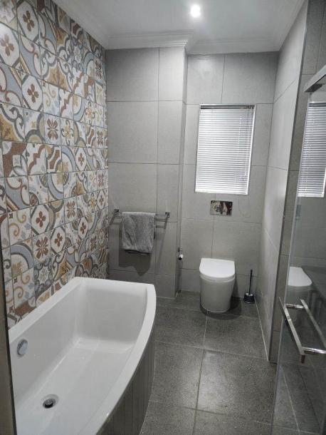 5 Bedroom House in Blue Valley Golf Estate-10