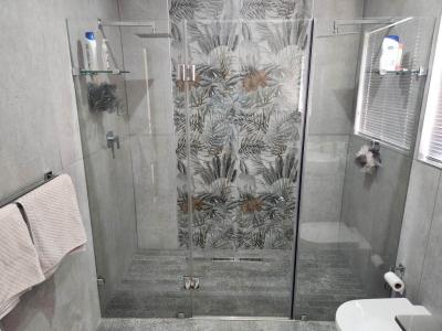 5 Bedroom House in Blue Valley Golf Estate-12