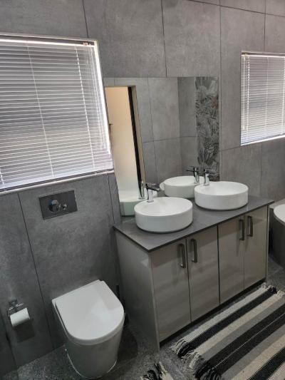 5 Bedroom House in Blue Valley Golf Estate-13