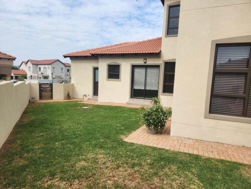 5 Bedroom House in Blue Valley Golf Estate-19