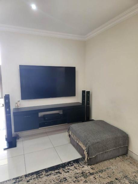 5 Bedroom House in Blue Valley Golf Estate-4