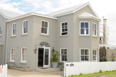 5 Bedroom House in Thesen Islands