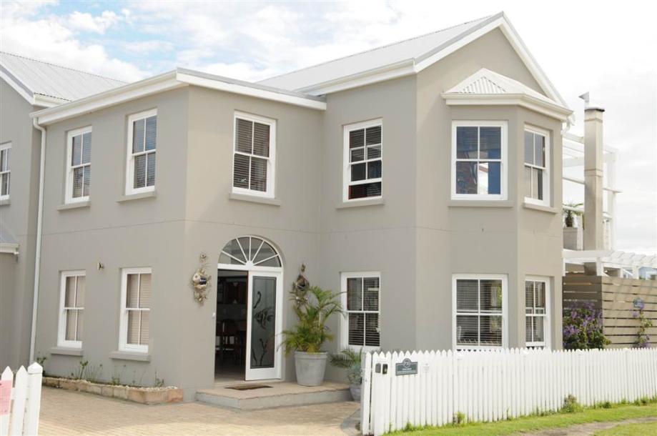 5 Bedroom House in Thesen Islands-1