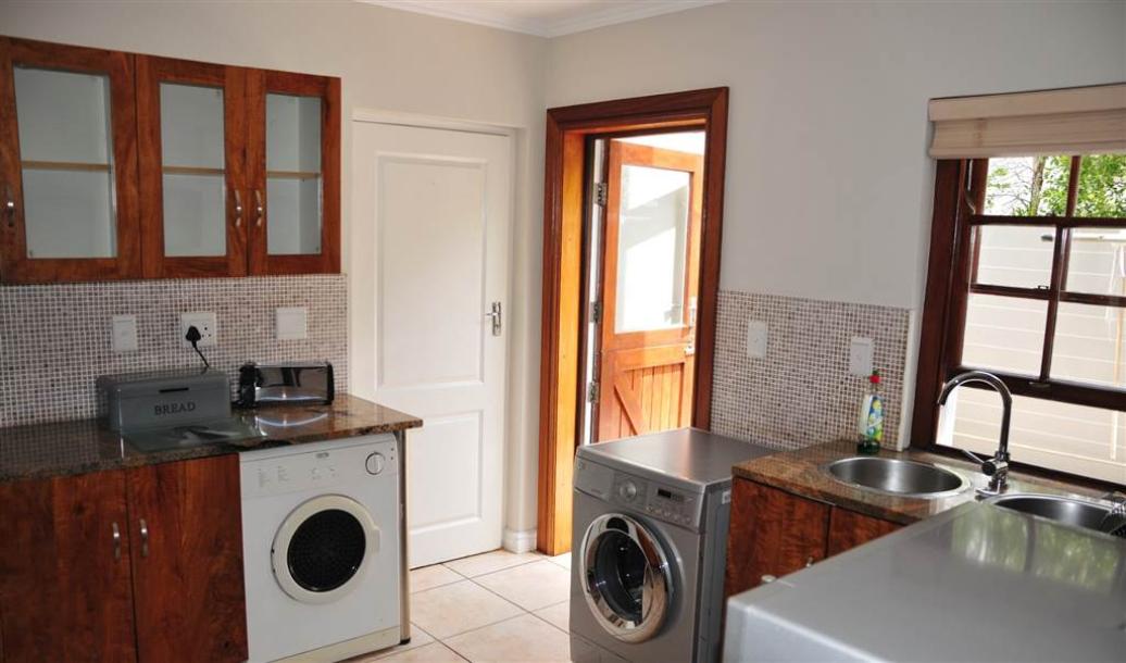 5 Bedroom House in Thesen Islands-15