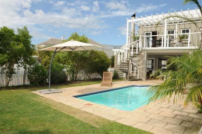 5 Bedroom House in Thesen Islands-3