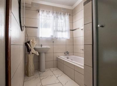 5 Bedroom House in Buffalo Flats-16