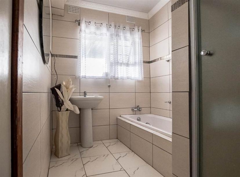 5 Bedroom House in Buffalo Flats-16