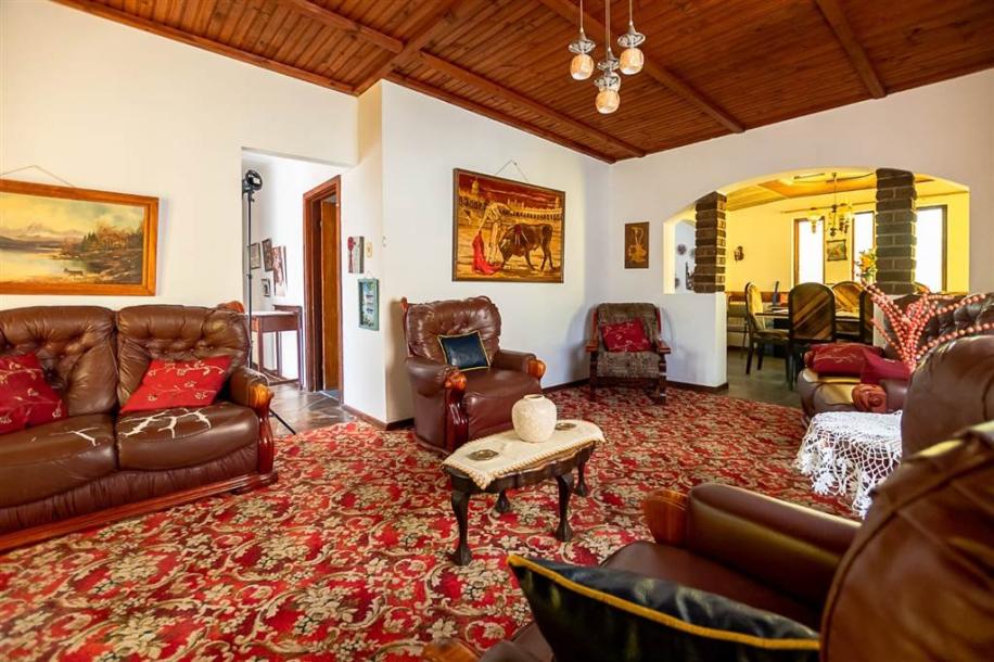 5 Bedroom House in Buffalo Flats-3