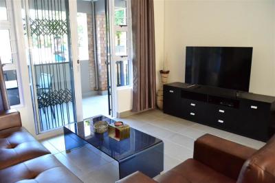 2 Bed Flat in Greenwood Park-2