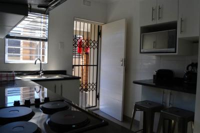 2 Bed Flat in Greenwood Park-3