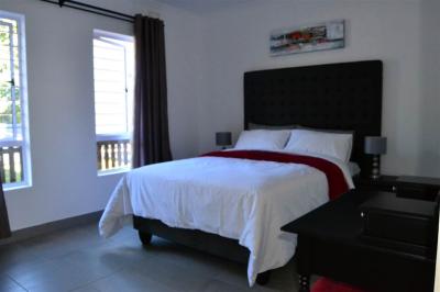 2 Bed Flat in Greenwood Park-4