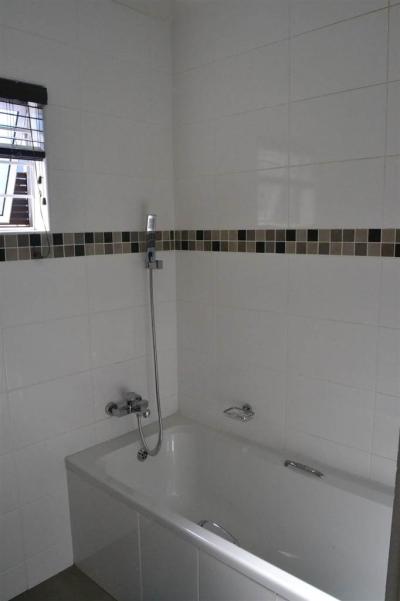 2 Bed Flat in Greenwood Park-9
